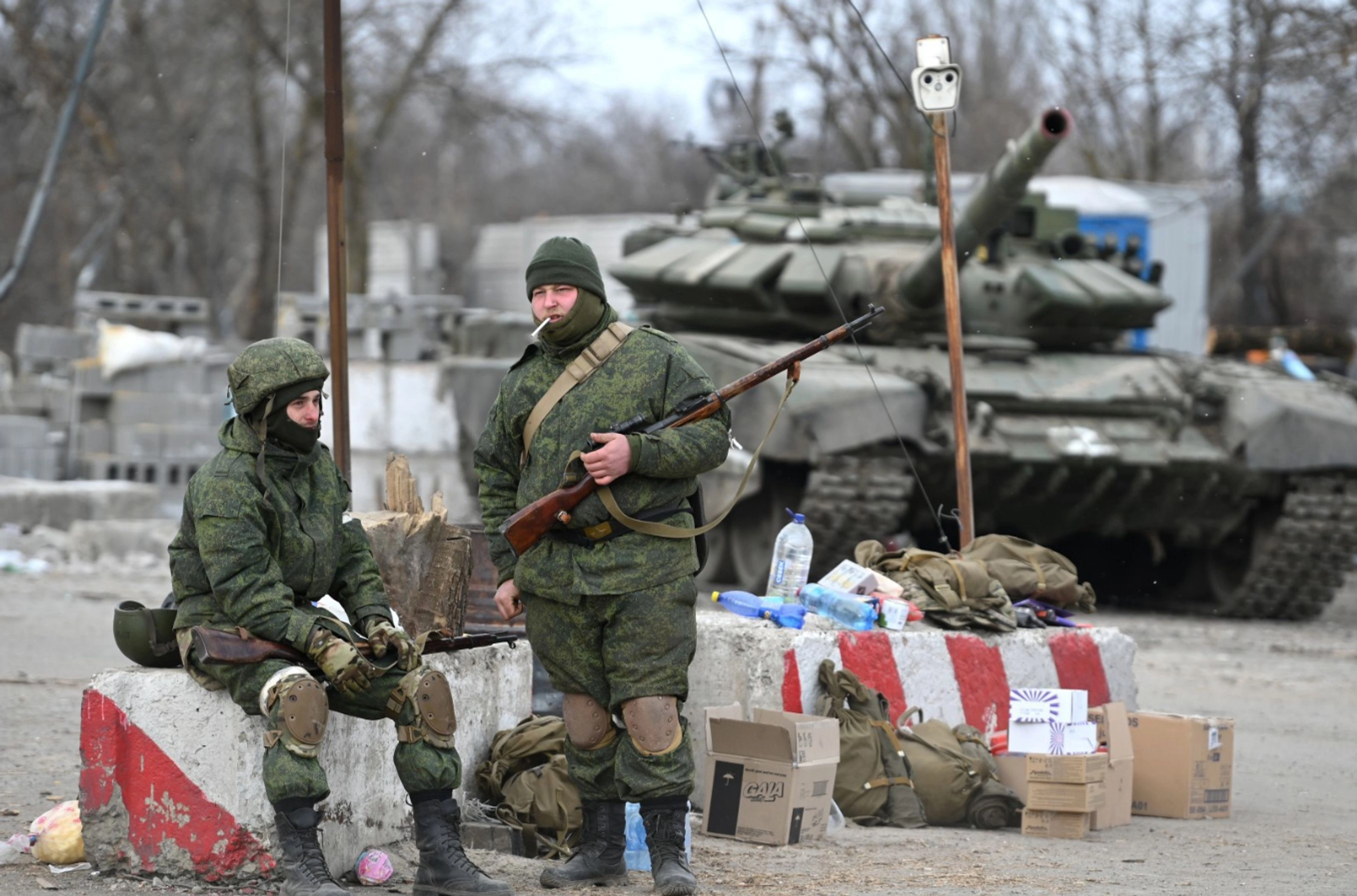 Mobilized fighters of the “Donetsk People's Republic” with Mosin-Nagant rifles designed in 1891. March 2022