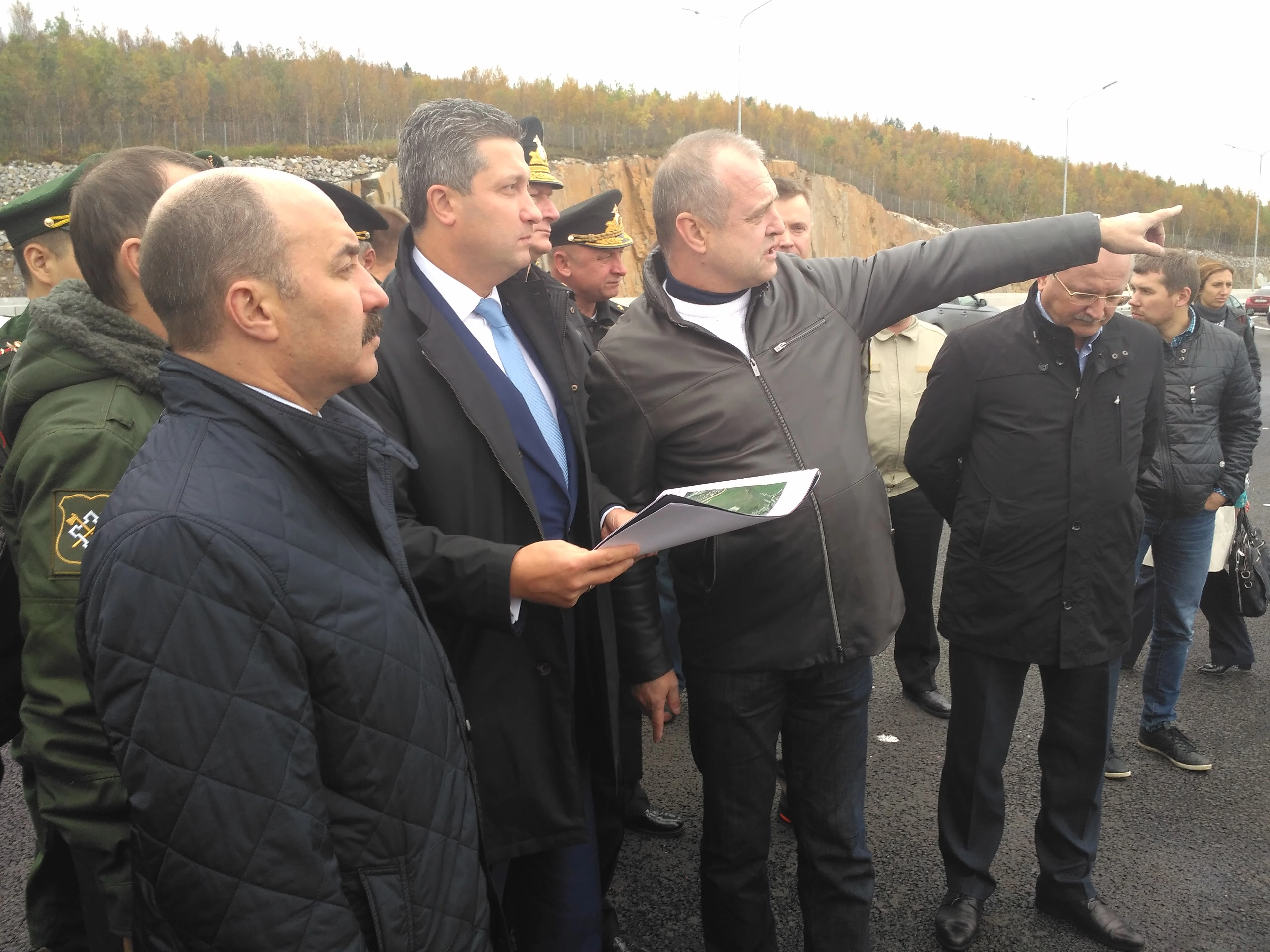 Timur Ivanov (center)