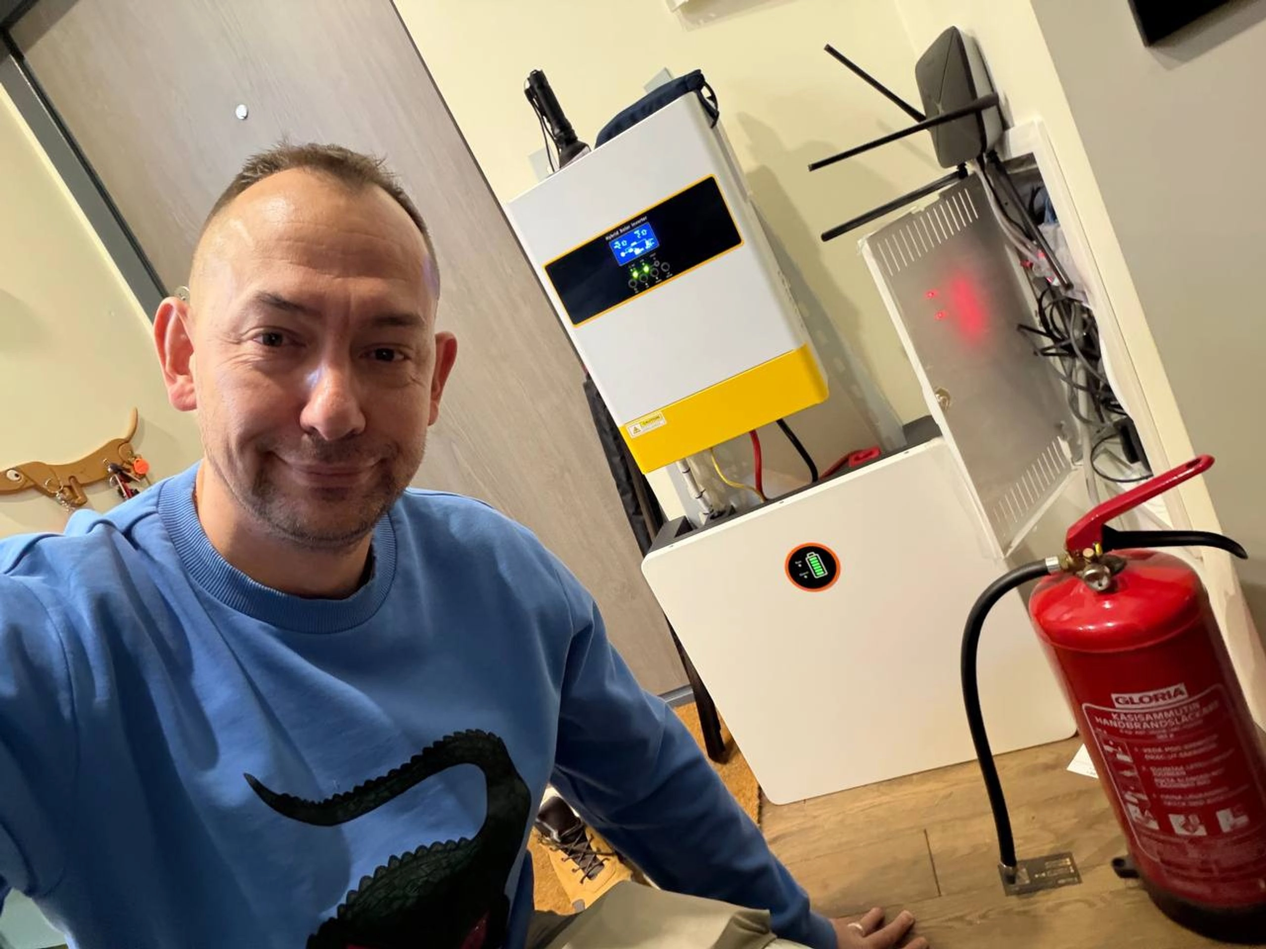Blogger Roman Tsymbalyuk with his home battery station, Sviatoshynskyi district