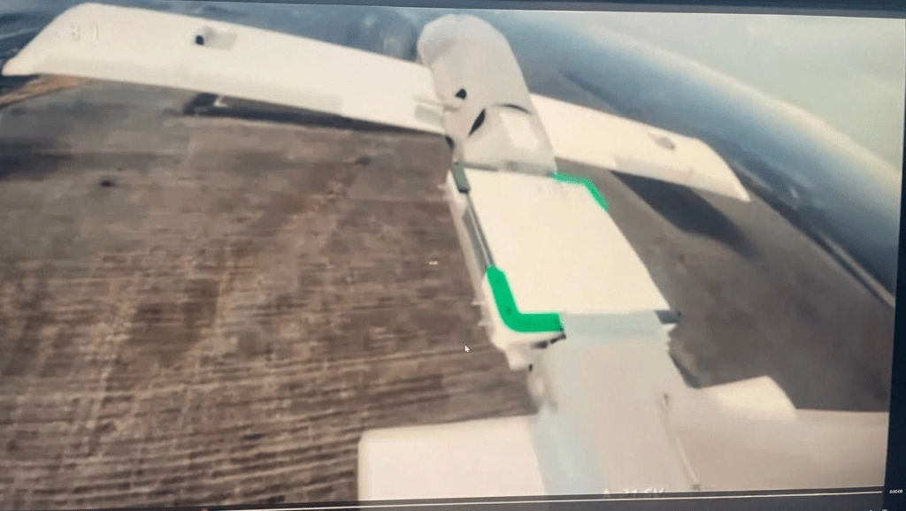A Russian Molniya-2 UAV equipped with a Starlink satellite communications terminal