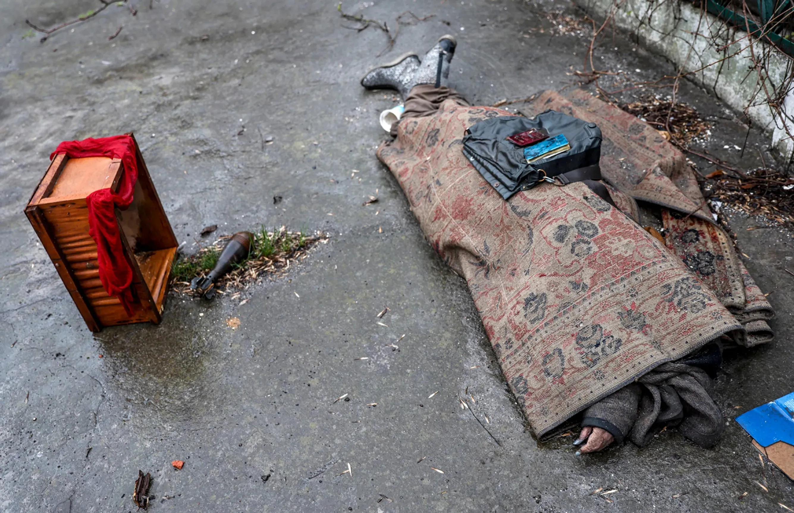 Russian troops in Mariupol prohibit burying civilian casualties and exhume bodies that were buried earlier