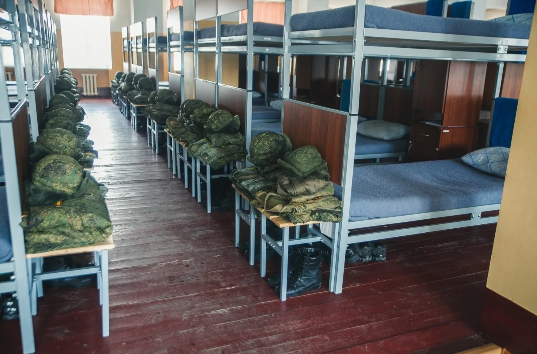 Cannons without fodder. Try as it may, Russia is unable to mobilize enough contract servicemen and conscripts