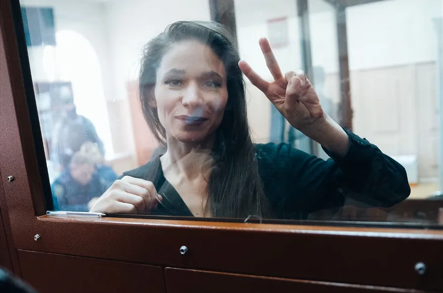 Russian journalist Antonina Favorskaya faces extremism charges for alleged links to Navalny, placed in pre-trial detention for two months