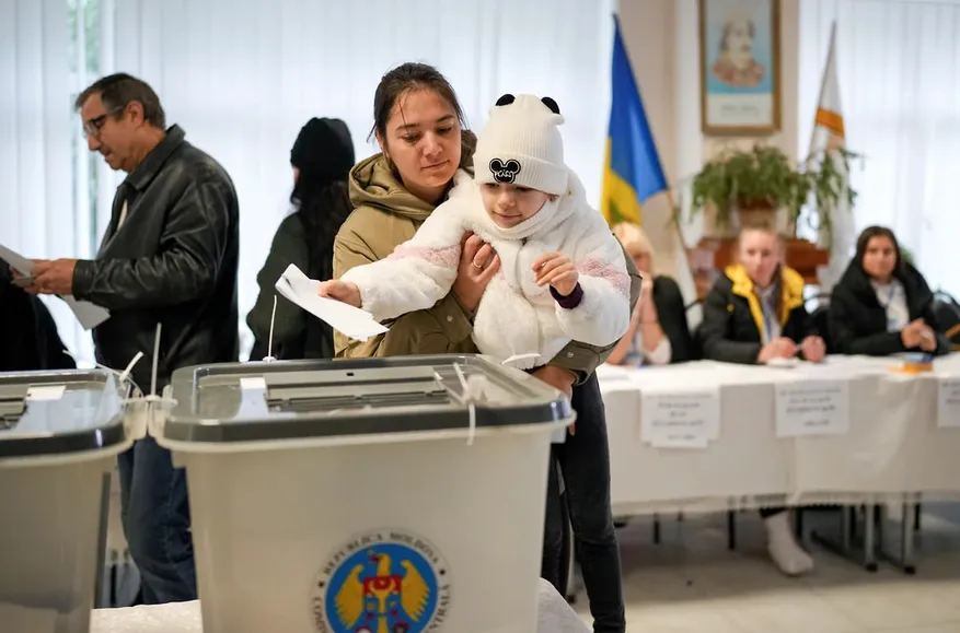Moldova greenlights EU membership by razor-thin margin as president slams meddling by Moscow