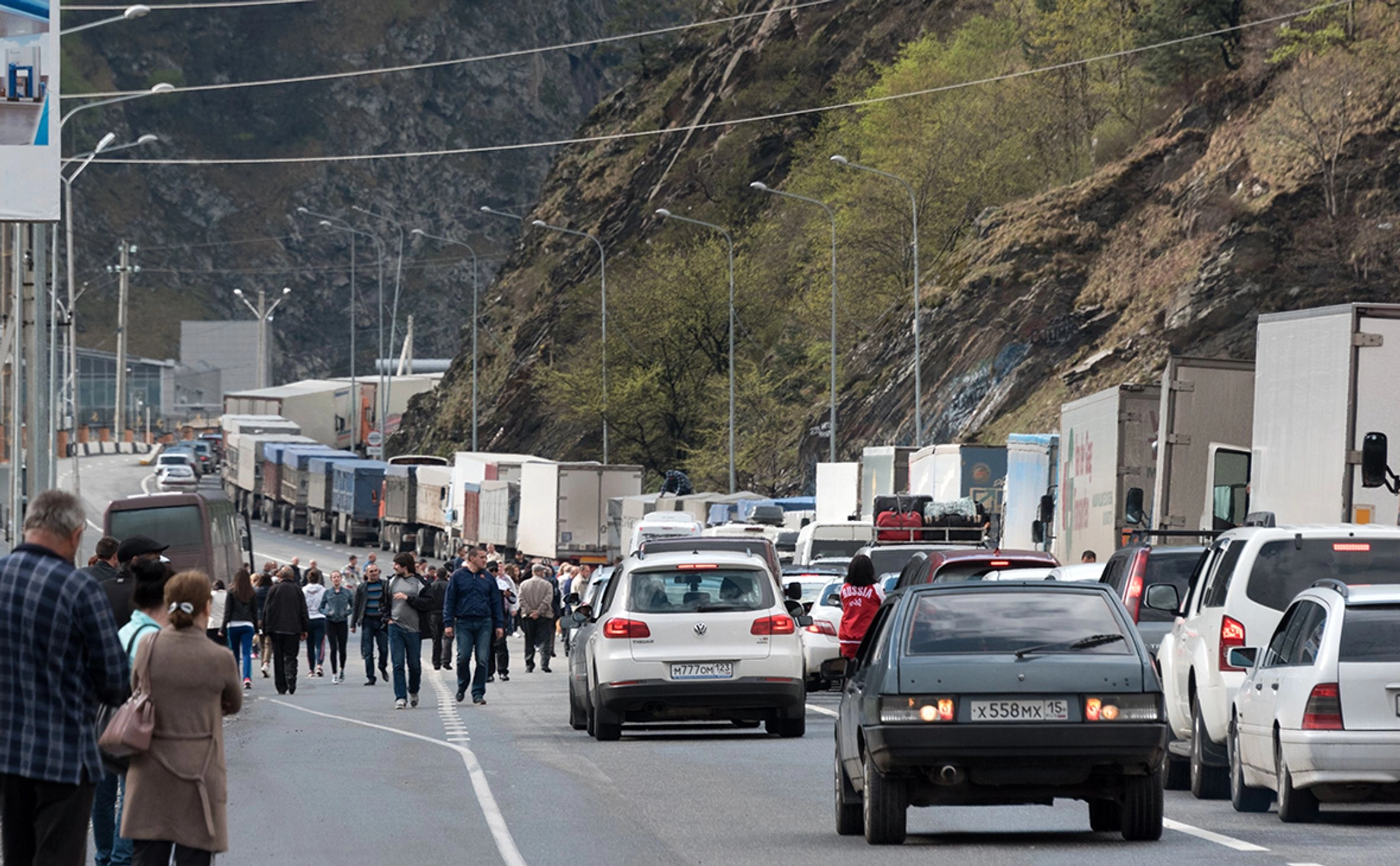 The border with Georgia remains one of the routes through which Russia continues to circumvent Western sanctions
